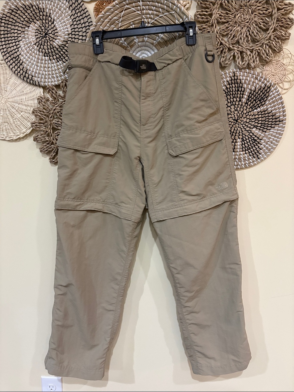 Men's North Face hiking pants tan. Convertible. Large short 29” inseam - Picture 11 of 13